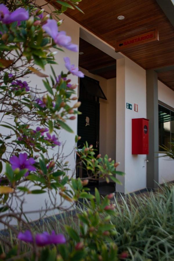 פראדוס Apart Hotel Agua Limpa מראה חיצוני תמונה